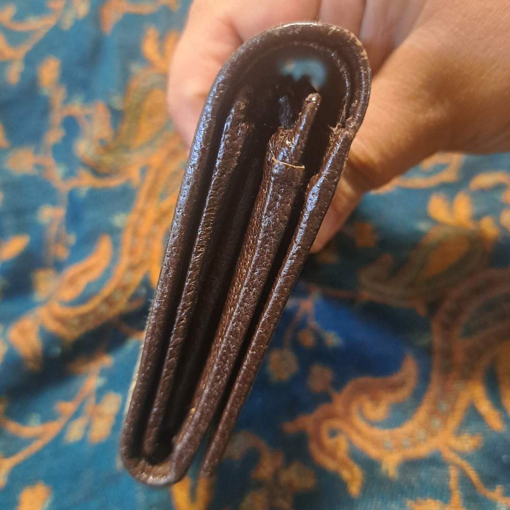 Gucci Brown Monogram Wallet - Picture 5 of 17